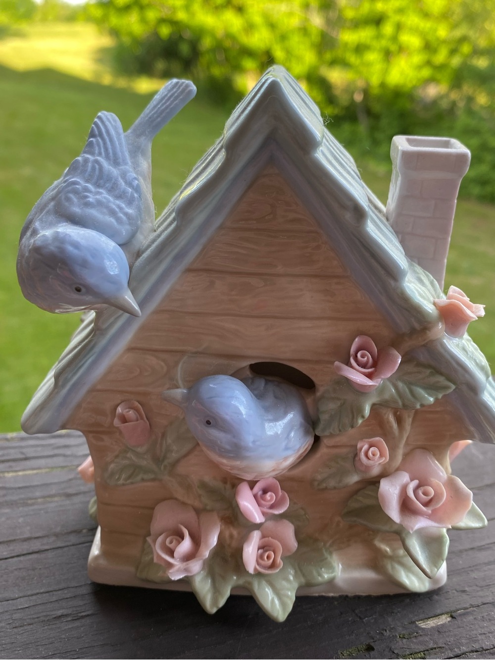 Porcelain Birdhouse Music Box Figurine with Pink Roses (Vintage)